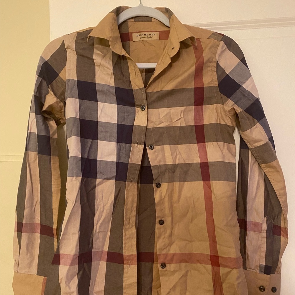 Burberry Womens Button Up Shirt USA SIZE Small Almost New .